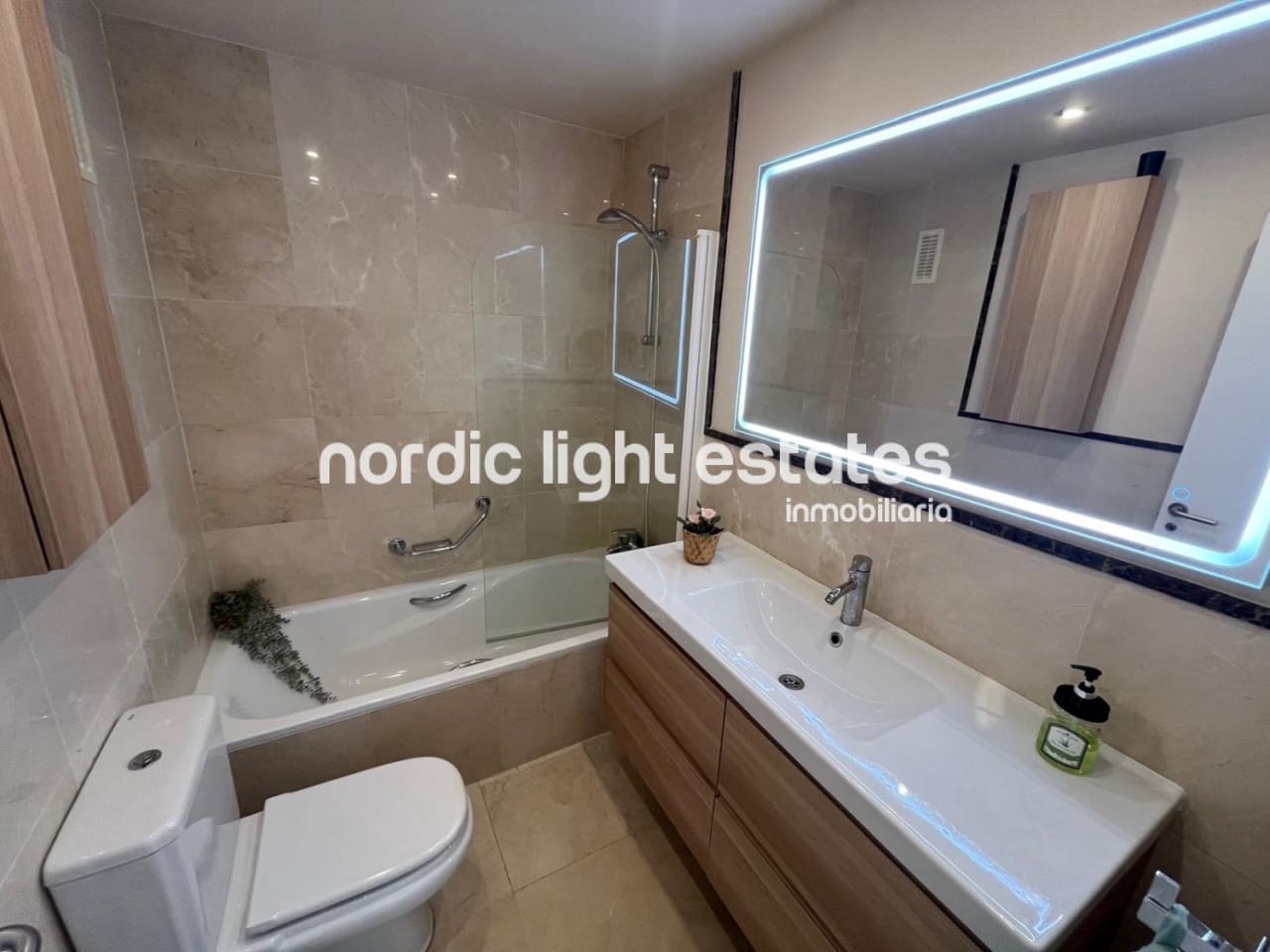 2 quarto Apartamento para venda em Torrox-Costa com piscina garagem - 415 000 € (Ref: 9829940)