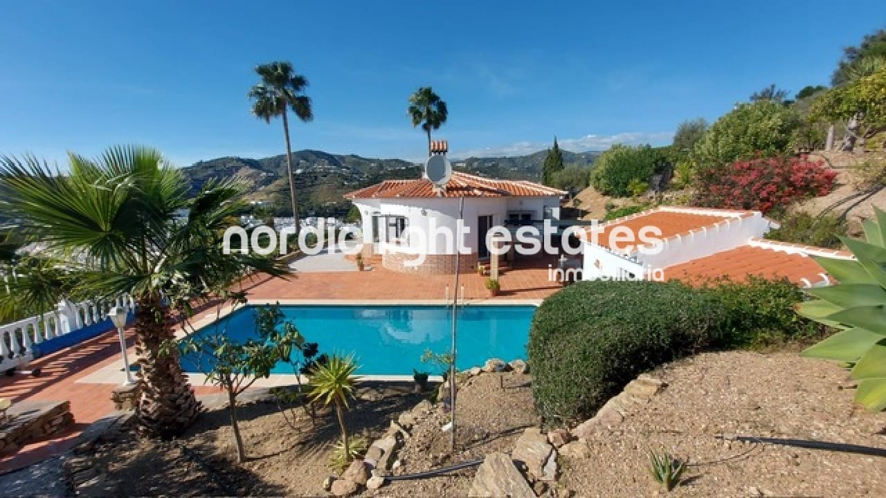 5 bedroom Finca/Country House for sale in Torrox with pool garage - € 670,000 (Ref: 9832363)