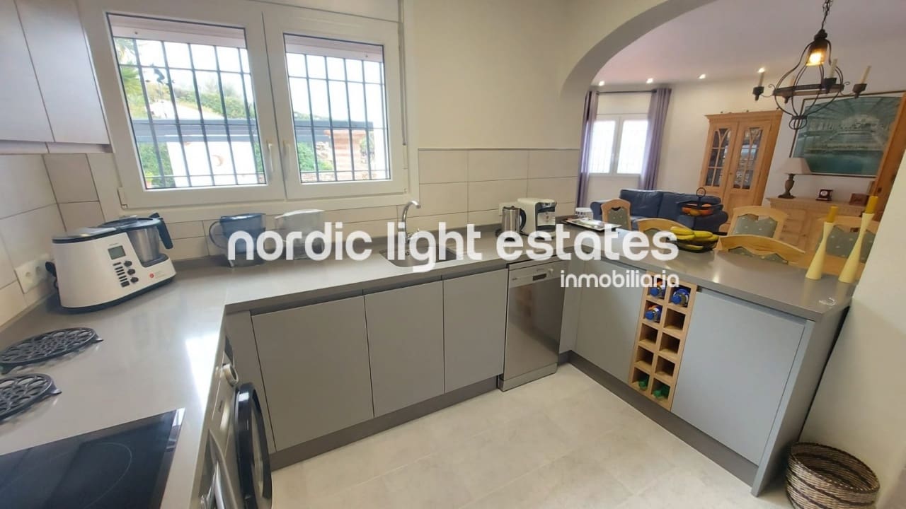5 bedroom Finca/Country House for sale in Torrox with pool garage - € 670,000 (Ref: 9832363)