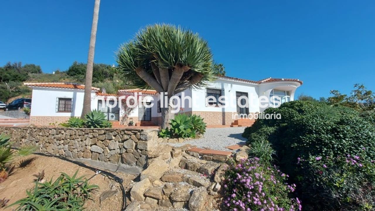 5 bedroom Finca/Country House for sale in Torrox with pool garage - € 670,000 (Ref: 9832363)