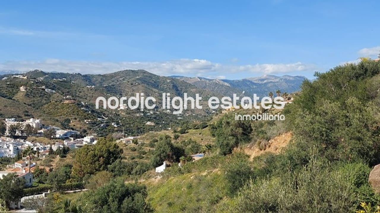 5 bedroom Finca/Country House for sale in Torrox with pool garage - € 670,000 (Ref: 9832363)