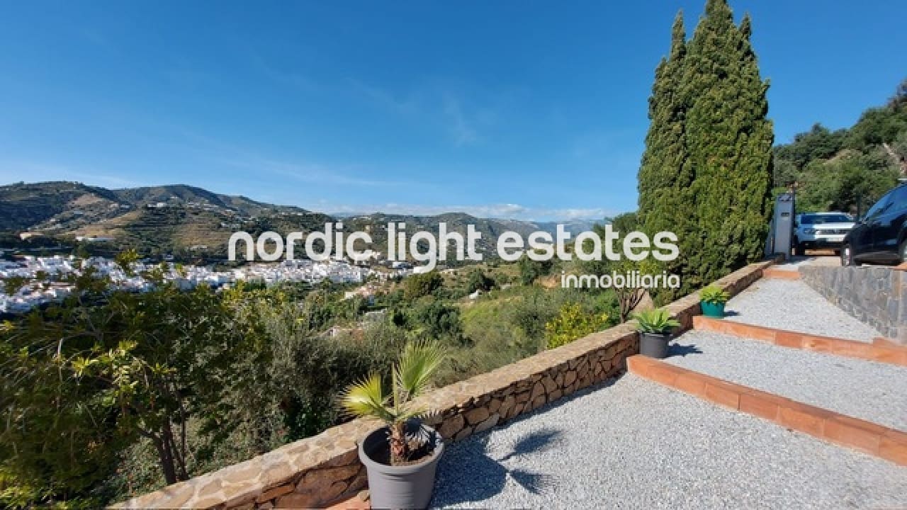 5 bedroom Finca/Country House for sale in Torrox with pool garage - € 670,000 (Ref: 9832363)