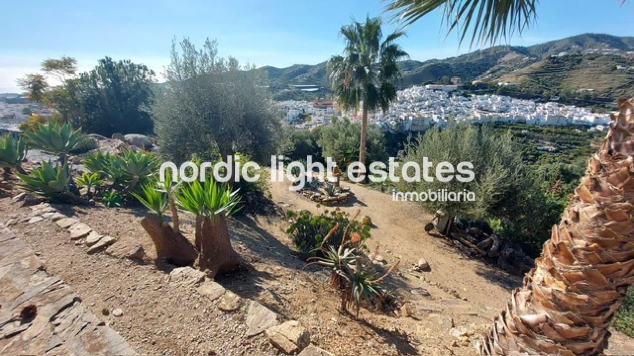 5 bedroom Finca/Country House for sale in Torrox with pool garage - € 670,000 (Ref: 9832363)