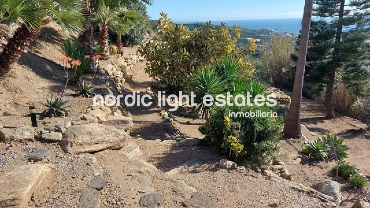 5 bedroom Finca/Country House for sale in Torrox with pool garage - € 670,000 (Ref: 9832363)