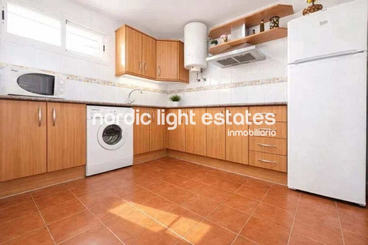 1 quarto Apartamento para venda em Torrox-Costa com piscina garagem - 220 000 € (Ref: 9844318)