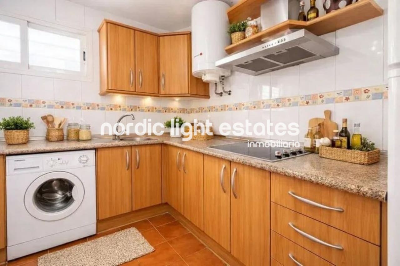 1 quarto Apartamento para venda em Torrox-Costa com piscina garagem - 220 000 € (Ref: 9844318)