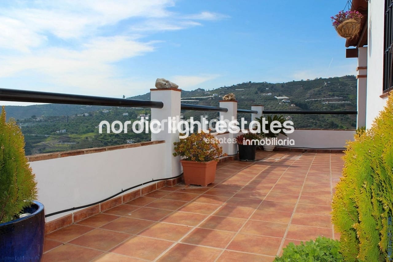 3 bedroom Finca/Country House for sale in Torrox with pool garage - € 329,900 (Ref: 9844320)