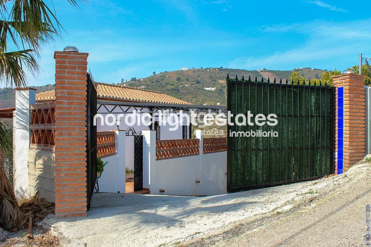 3 bedroom Finca/Country House for sale in Torrox with pool garage - € 329,900 (Ref: 9844320)