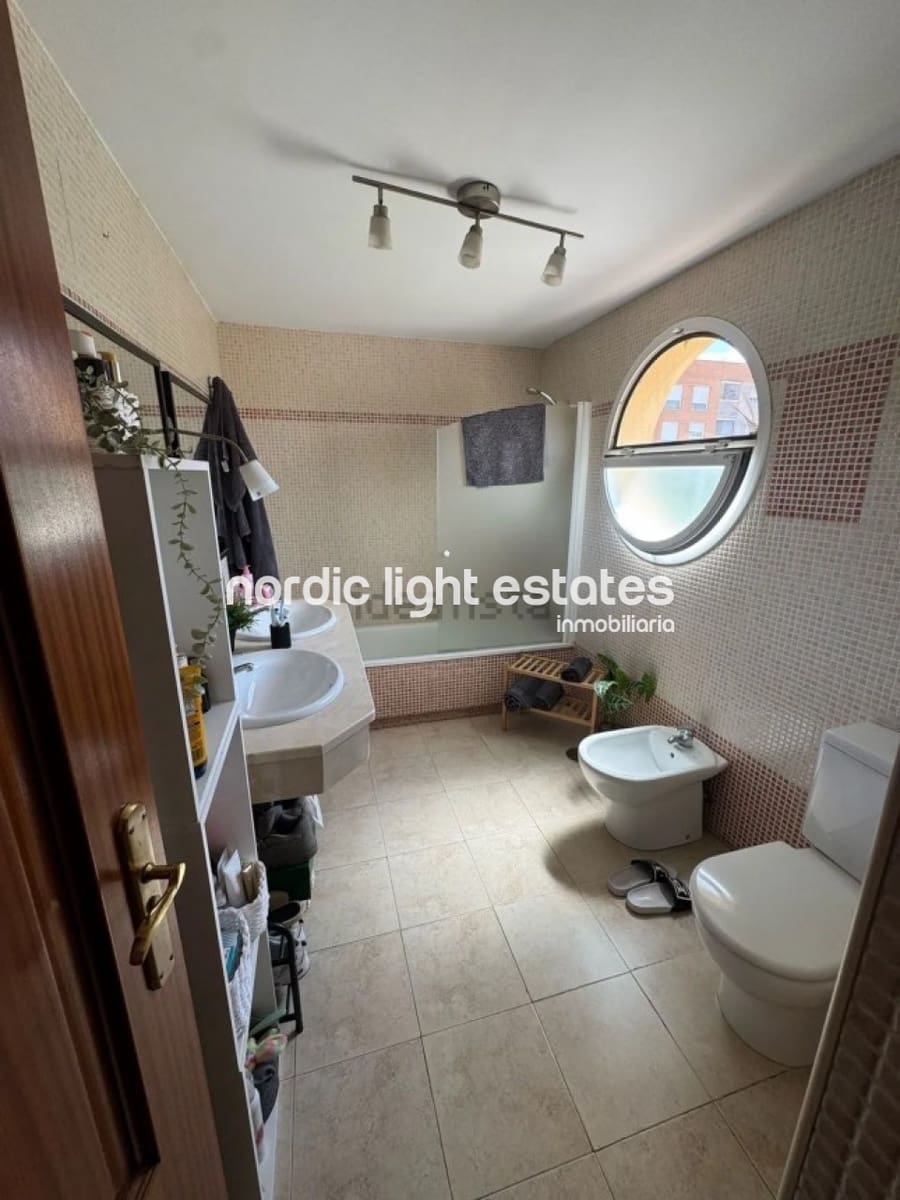 3 sypialnia Dom blizniak na sprzedaż w Miasto Malaga - 540 000 € (Ref: 9848185)