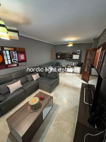 3 sypialnia Dom blizniak na sprzedaż w Cruz de Humilladero, Miasto Málaga - 540 000 € (Ref: 9848185)