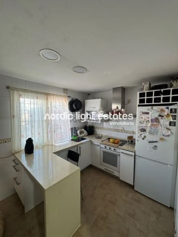3 sypialnia Dom blizniak na sprzedaż w Cruz de Humilladero, Miasto Málaga - 540 000 € (Ref: 9848185)