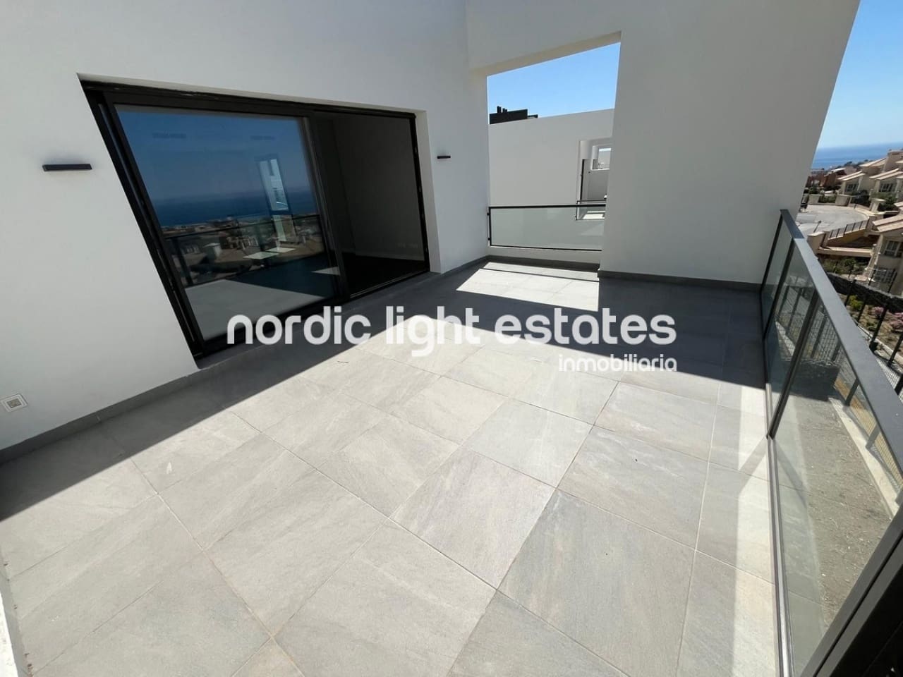 3 sypialnia Dom blizniak na sprzedaż w Miasto Malaga z basenem garażem - 699 000 € (Ref: 9850429)