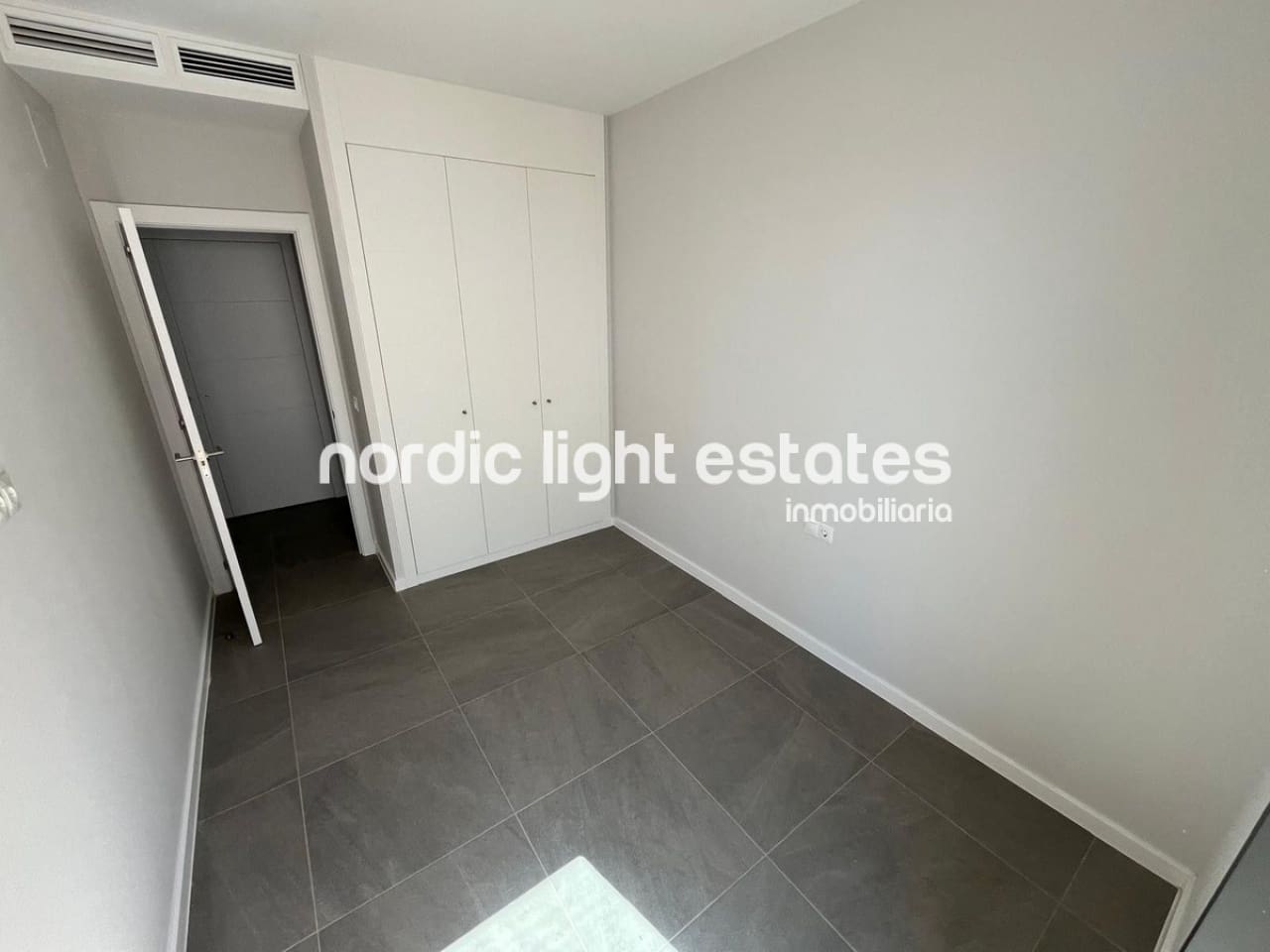 3 sypialnia Dom blizniak na sprzedaż w Miasto Malaga z basenem garażem - 699 000 € (Ref: 9850429)