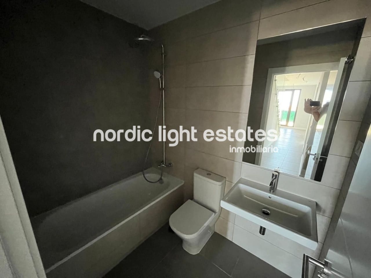 3 sypialnia Dom blizniak na sprzedaż w Miasto Malaga z basenem garażem - 699 000 € (Ref: 9850429)