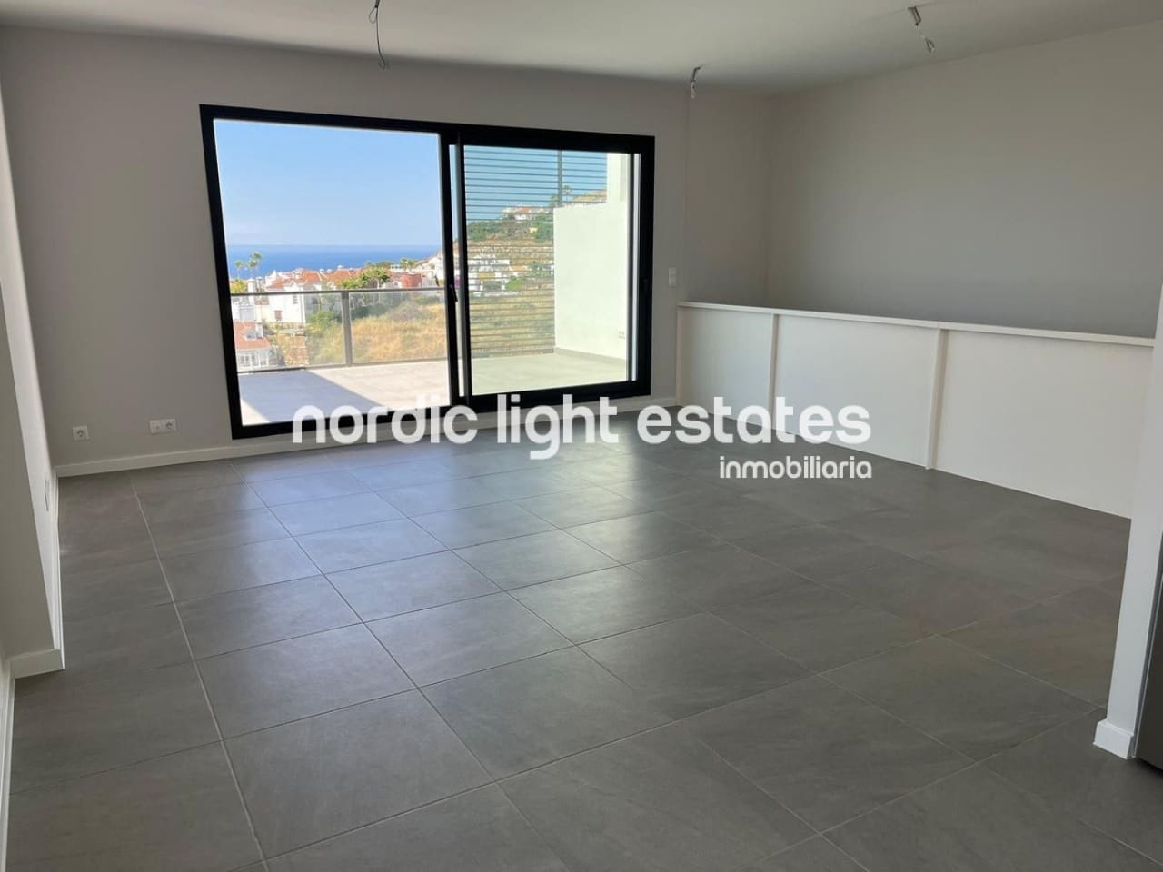3 sypialnia Dom blizniak na sprzedaż w Miasto Malaga z basenem garażem - 699 000 € (Ref: 9850429)