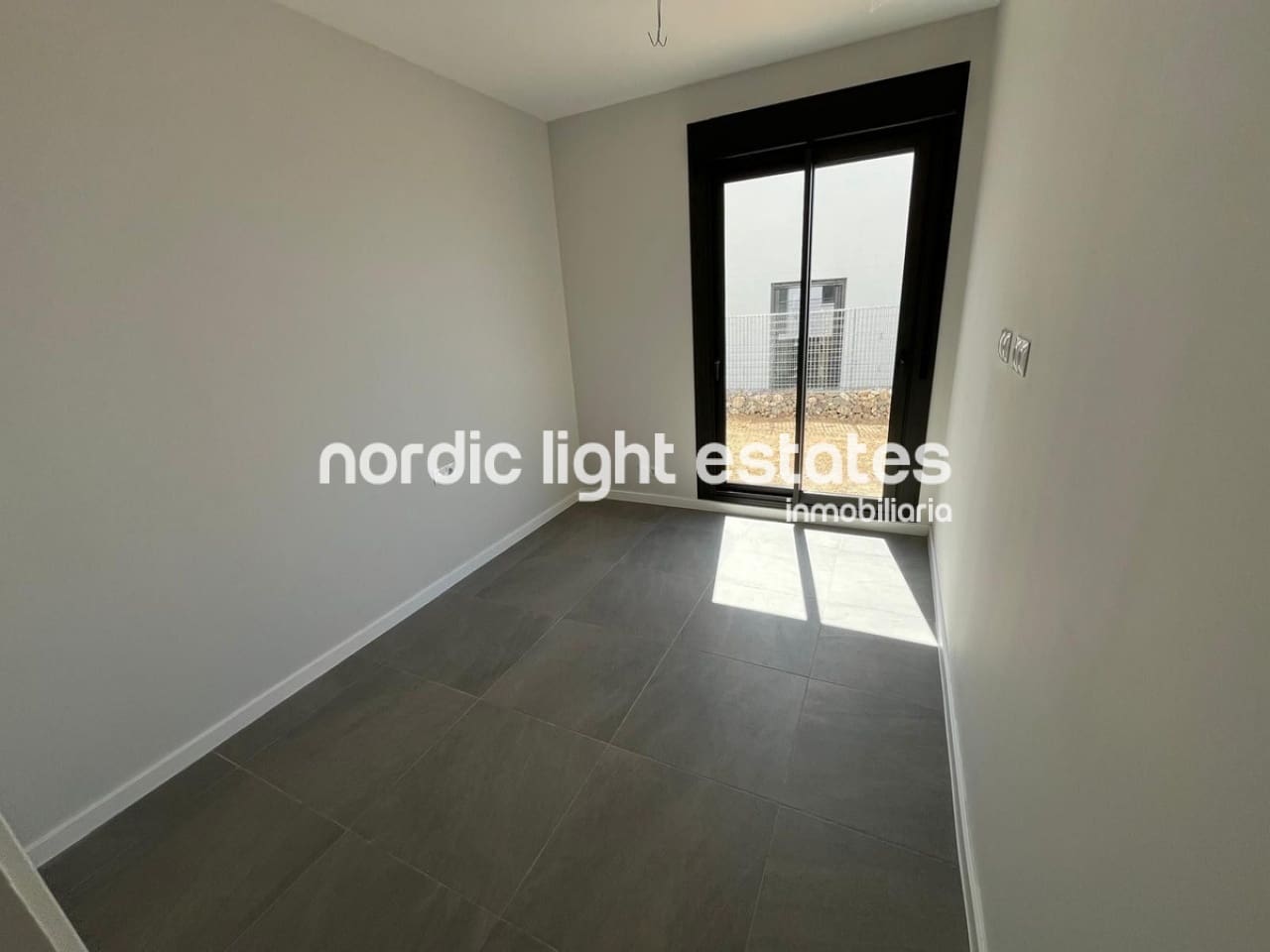 3 sypialnia Dom blizniak na sprzedaż w Miasto Malaga z basenem garażem - 699 000 € (Ref: 9850429)