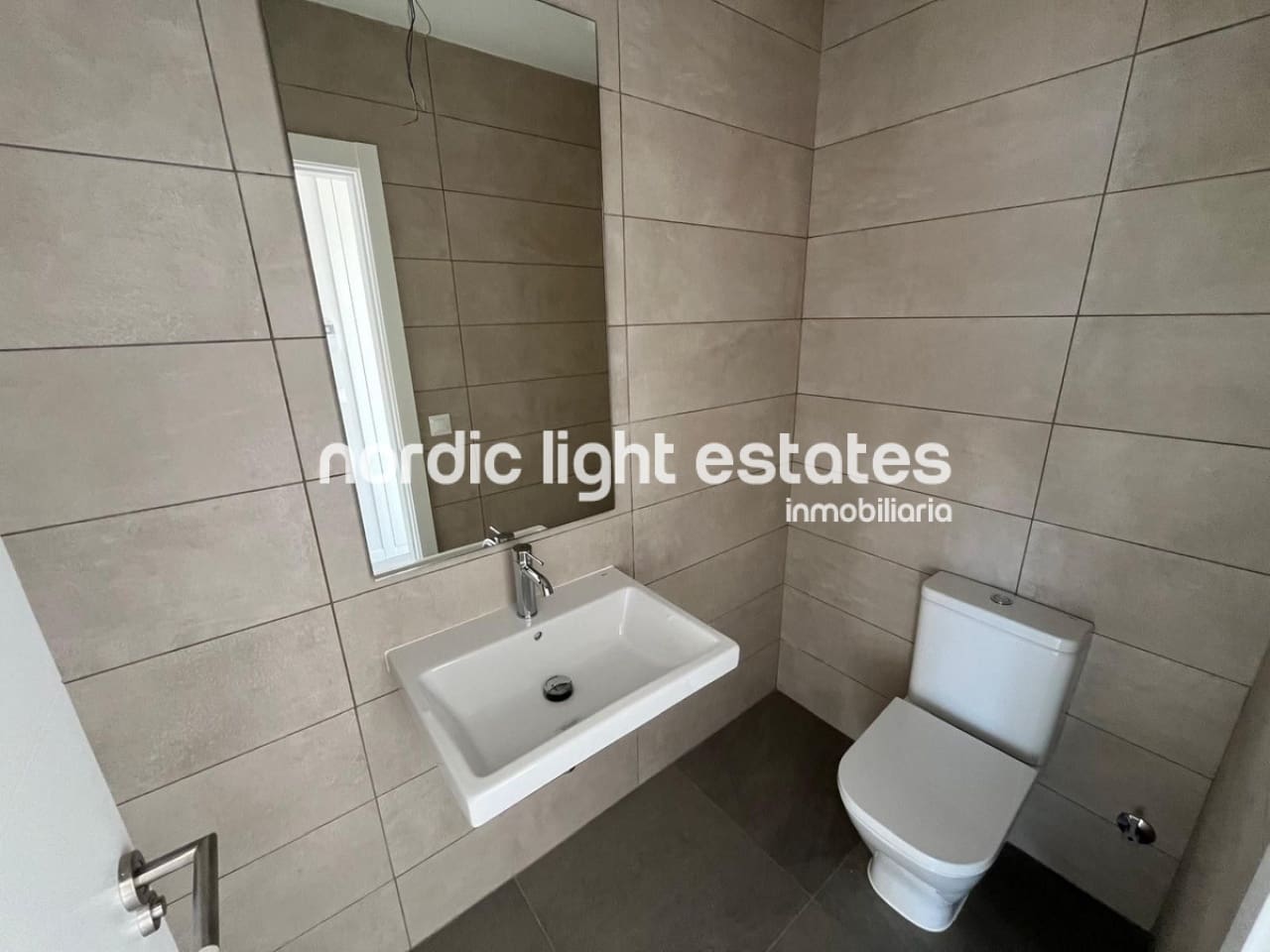 3 sypialnia Dom blizniak na sprzedaż w Miasto Malaga z basenem garażem - 699 000 € (Ref: 9850429)
