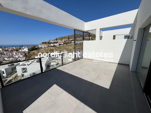 3 sypialnia Dom blizniak na sprzedaż w Miasto Málaga z basenem garażem - 699 000 € (Ref: 9850429)