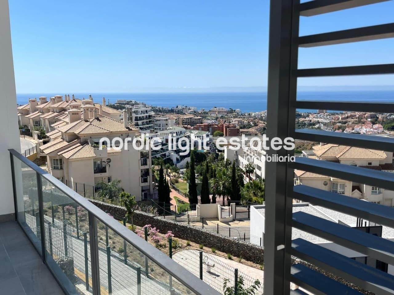3 sypialnia Dom blizniak na sprzedaż w Miasto Malaga z basenem garażem - 699 000 € (Ref: 9850429)