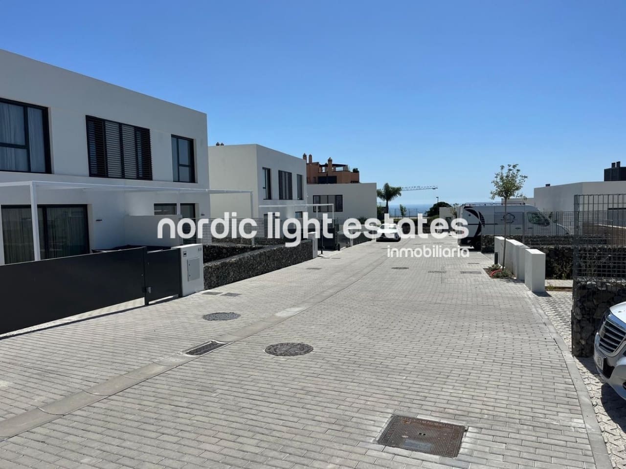 3 sypialnia Dom blizniak na sprzedaż w Miasto Malaga z basenem garażem - 699 000 € (Ref: 9850429)