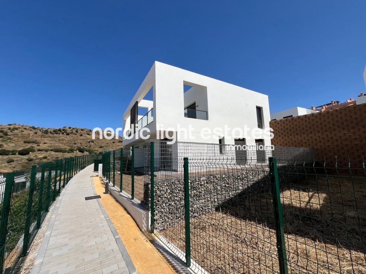 3 sypialnia Dom blizniak na sprzedaż w Miasto Malaga z basenem garażem - 699 000 € (Ref: 9850429)