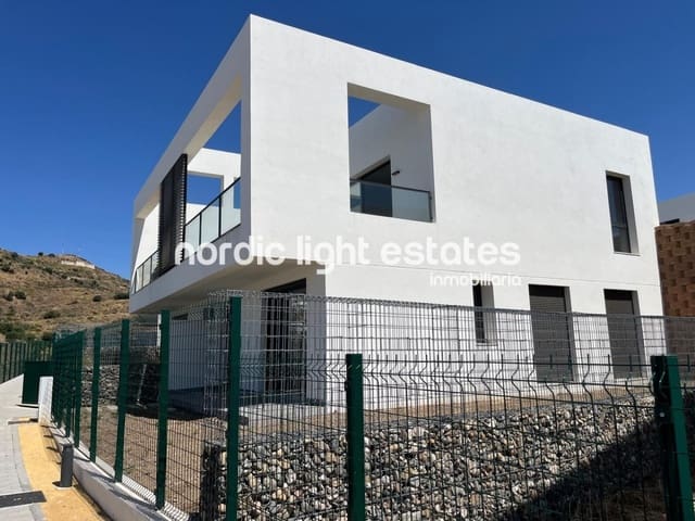 3 sypialnia Dom blizniak na sprzedaż w Miasto Málaga z basenem garażem - 699 000 € (Ref: 9850429)