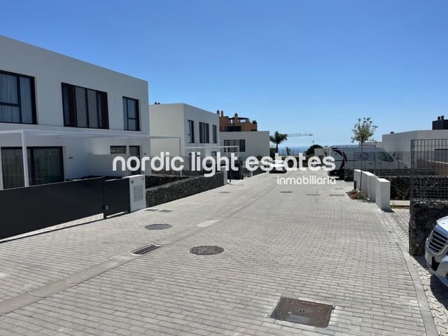 3 sypialnia Dom blizniak na sprzedaż w Miasto Málaga z basenem garażem - 699 000 € (Ref: 9850429)