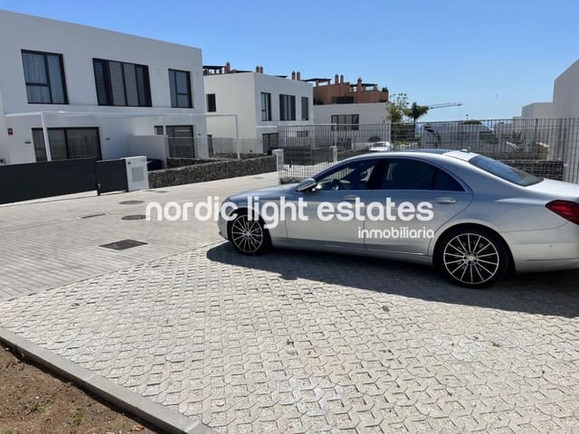 3 sypialnia Dom blizniak na sprzedaż w Miasto Málaga z basenem garażem - 699 000 € (Ref: 9850429)