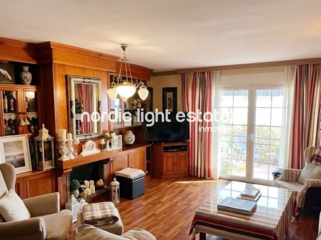 3 sypialnia Dom blizniak na sprzedaż w Carlos Haya, Miasto Málaga z garażem - 750 000 € (Ref: 9874312)