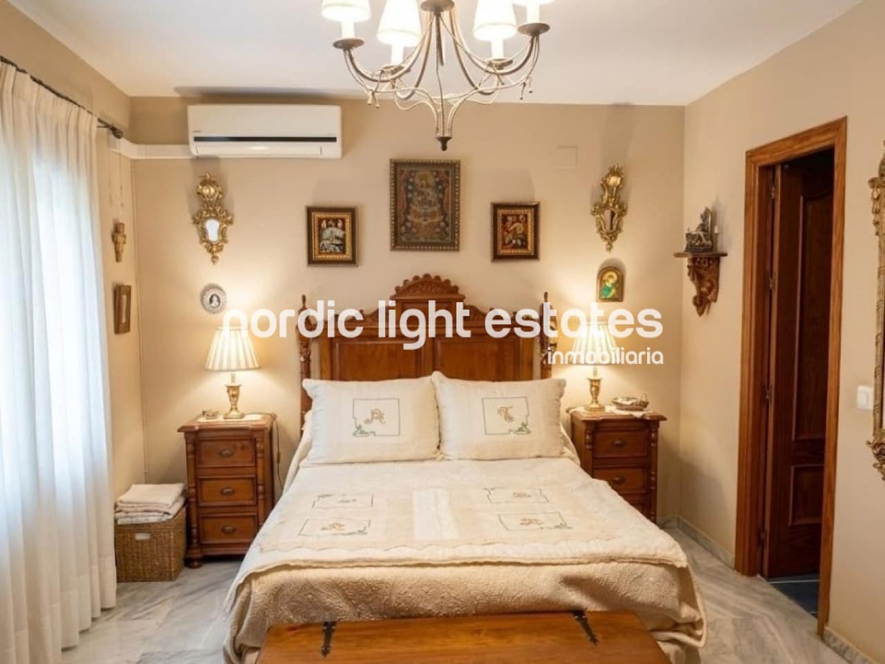 3 sypialnia Dom blizniak na sprzedaż w Miasto Malaga z garażem - 750 000 € (Ref: 9874312)