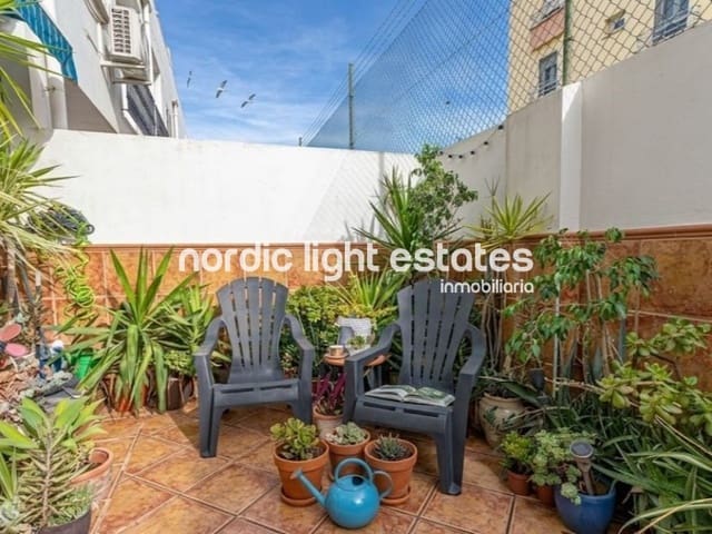 3 sypialnia Dom blizniak na sprzedaż w Carlos Haya, Miasto Málaga z garażem - 750 000 € (Ref: 9874312)