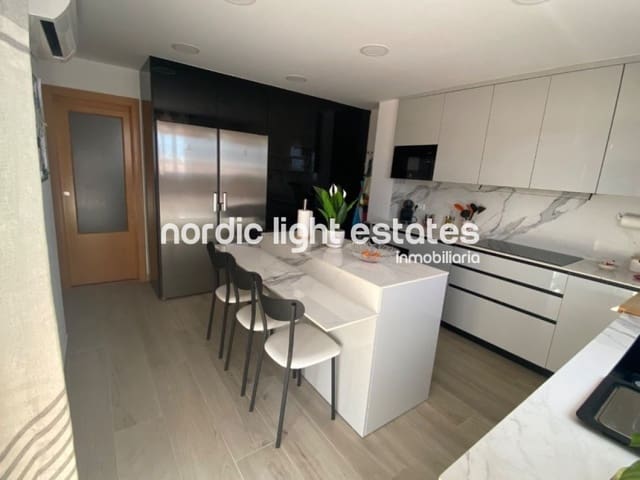 4 quarto Penthouse para venda em Vélez-Málaga com garagem - 425 000 € (Ref: 9889326)