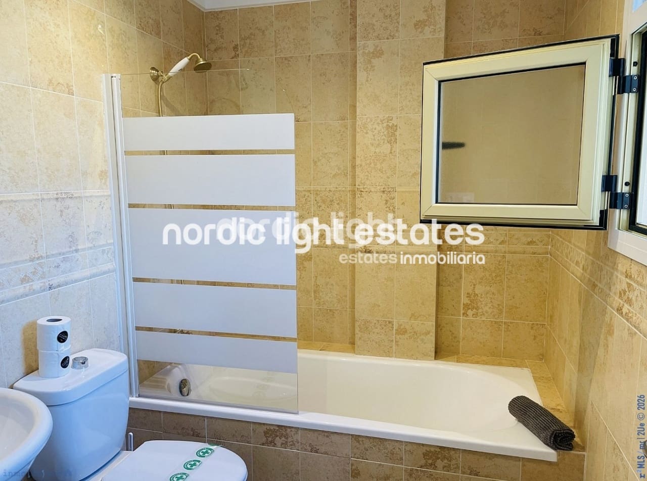 3 sovrum Lägenhet till salu i Nerja med pool - 389 000 € (Ref: 9893113)