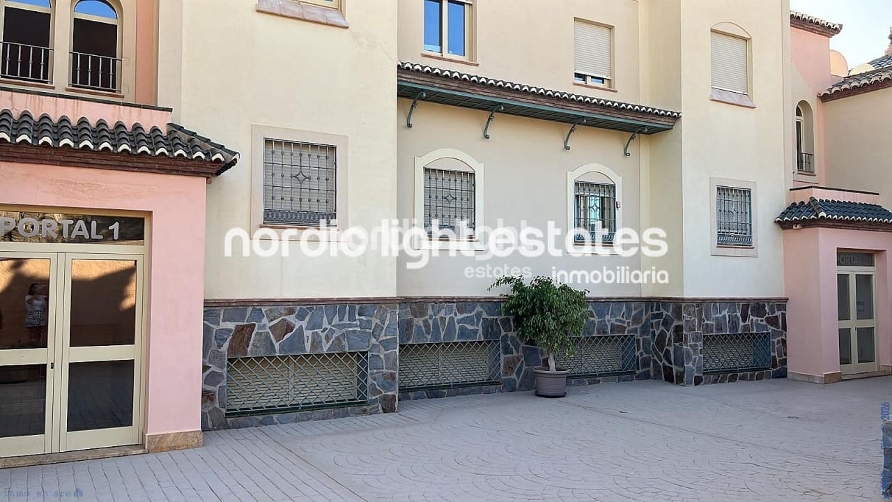3 sovrum Lägenhet till salu i Nerja med pool - 389 000 € (Ref: 9893113)