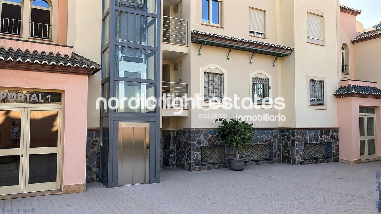 3 sovrum Lägenhet till salu i Nerja med pool - 389 000 € (Ref: 9893113)