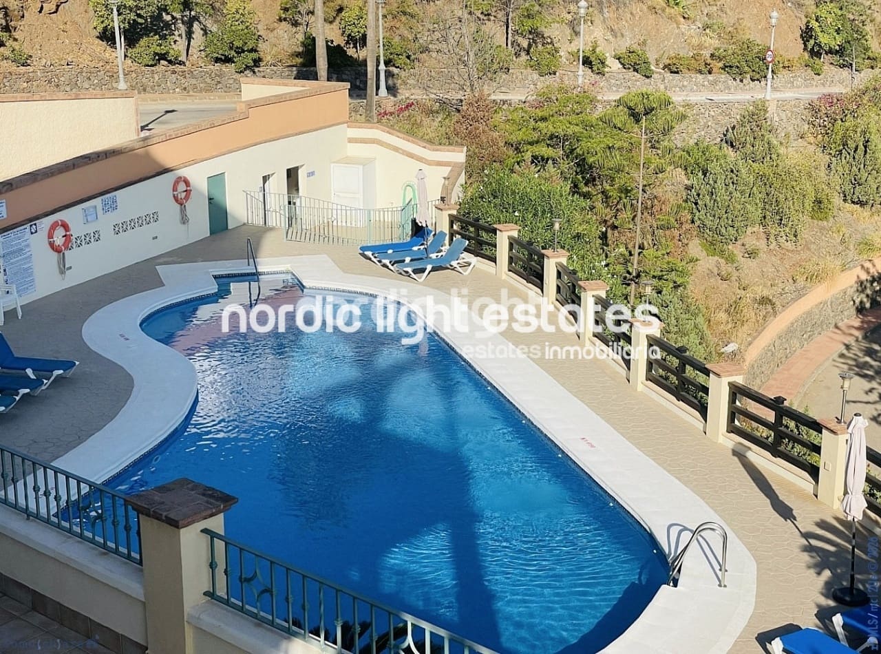 3 sovrum Lägenhet till salu i Nerja med pool - 389 000 € (Ref: 9893113)