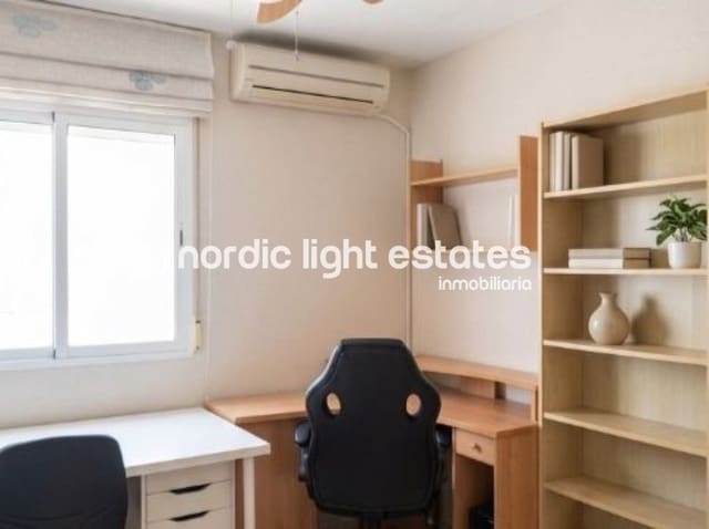 3 bedroom Flat for sale in Carretera de Cadiz, Málaga city - € 300,000 (Ref: 9895219)