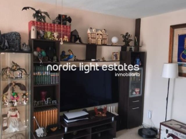 3 bedroom Flat for sale in Carretera de Cadiz, Málaga city - € 300,000 (Ref: 9895219)