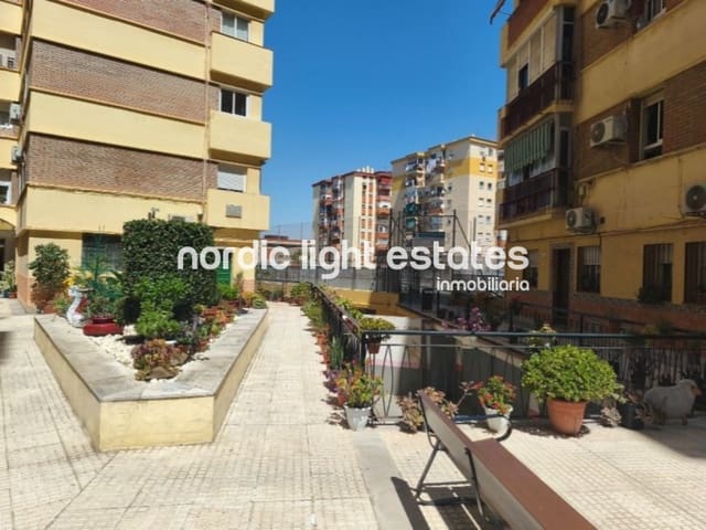 3 bedroom Flat for sale in Carretera de Cadiz, Málaga city - € 300,000 (Ref: 9895219)
