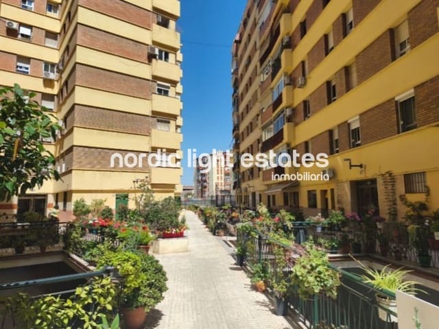 3 bedroom Flat for sale in Carretera de Cadiz, Málaga city - € 300,000 (Ref: 9895219)