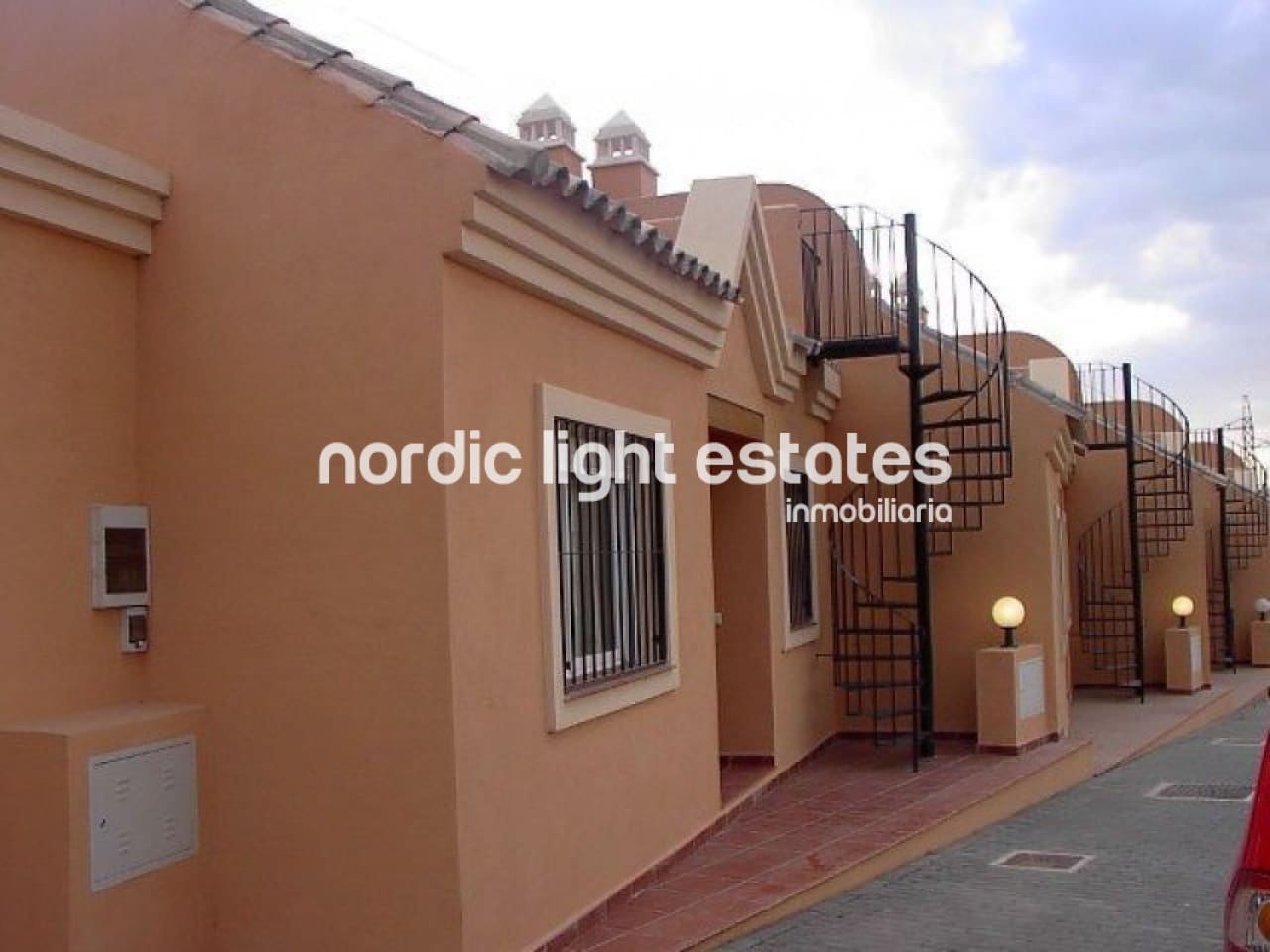 2 sypialnia Dom blizniak na sprzedaż w Torrox-Costa z basenem garażem - 295 000 € (Ref: 9897135)