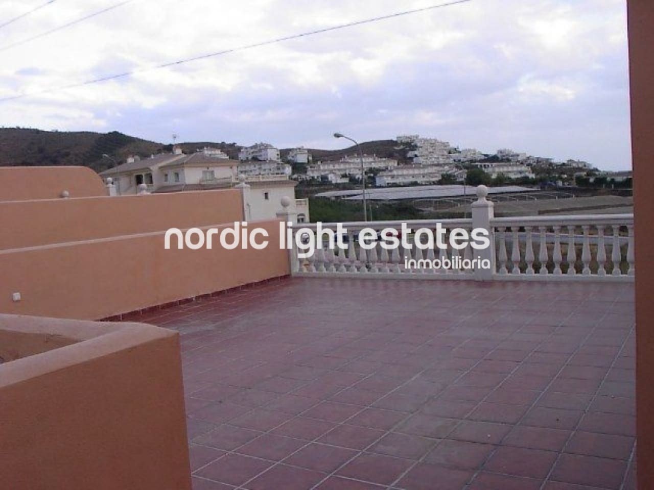 2 sypialnia Dom blizniak na sprzedaż w Torrox-Costa z basenem garażem - 295 000 € (Ref: 9897135)