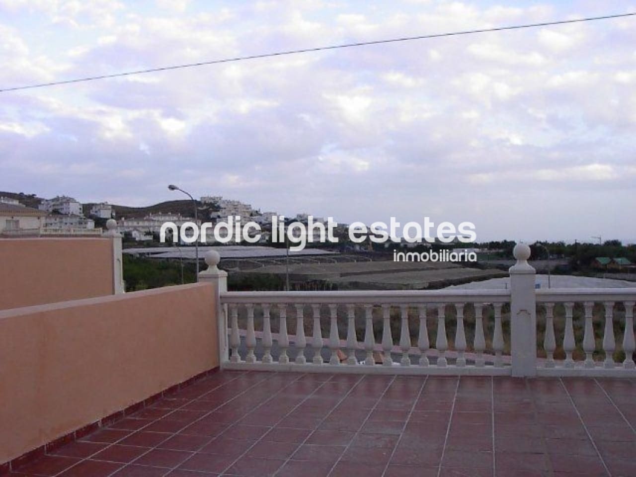 2 sypialnia Dom blizniak na sprzedaż w Torrox-Costa z basenem garażem - 295 000 € (Ref: 9897135)