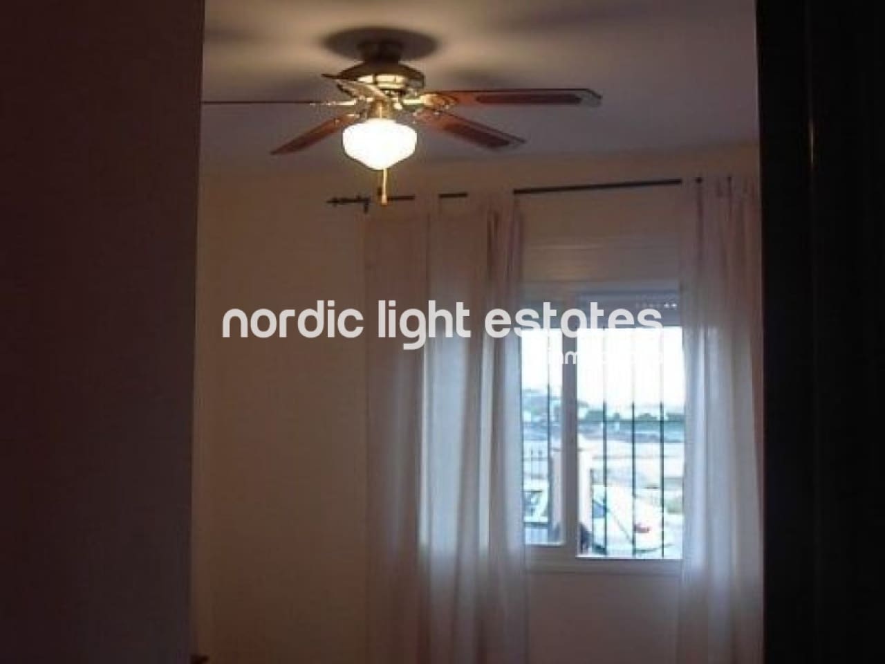 2 sypialnia Dom blizniak na sprzedaż w Torrox-Costa z basenem garażem - 295 000 € (Ref: 9897135)