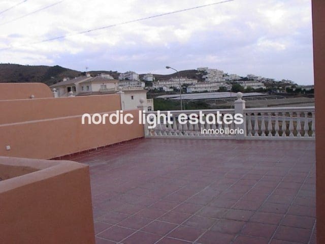 2 sypialnia Dom blizniak na sprzedaż w Torrox-Costa, Torrox z basenem garażem - 295 000 € (Ref: 9897135)