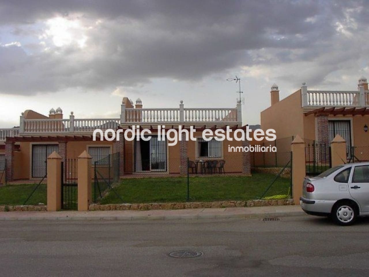2 sypialnia Dom blizniak na sprzedaż w Torrox-Costa z basenem garażem - 295 000 € (Ref: 9897135)