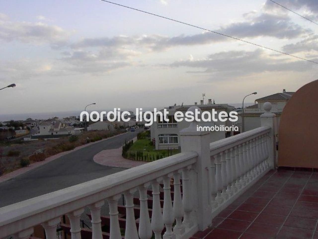 2 sypialnia Dom blizniak na sprzedaż w Torrox-Costa z basenem garażem - 295 000 € (Ref: 9897135)