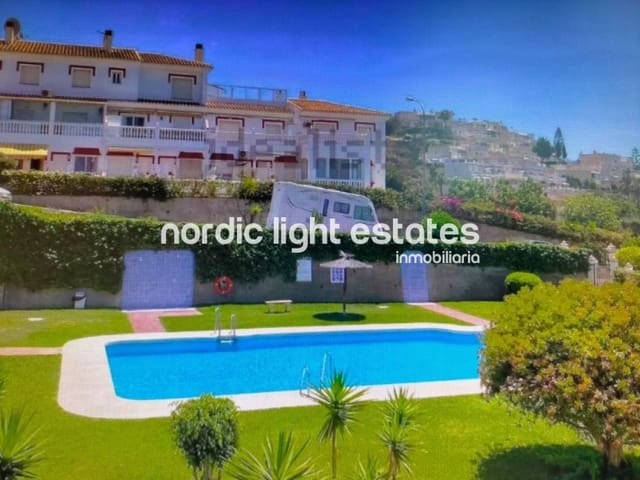 2 sypialnia Dom blizniak na sprzedaż w Torrox-Costa, Torrox z basenem garażem - 295 000 € (Ref: 9897135)