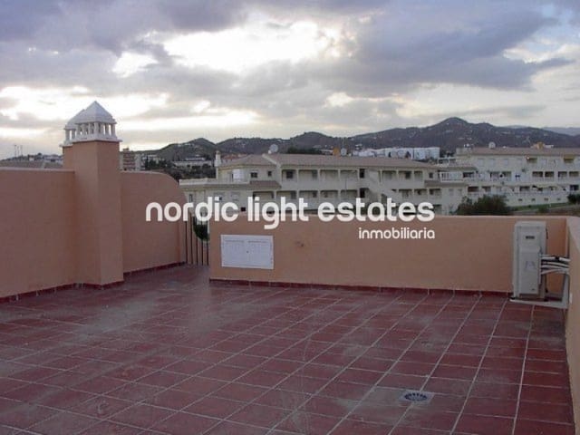 2 sypialnia Dom blizniak na sprzedaż w Torrox-Costa, Torrox z basenem garażem - 295 000 € (Ref: 9897135)