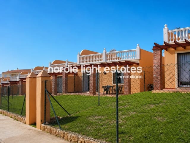 2 quarto Moradia Geminada para venda em Torrox-Costa, Torrox com piscina garagem - 295 000 € (Ref: 9897135)